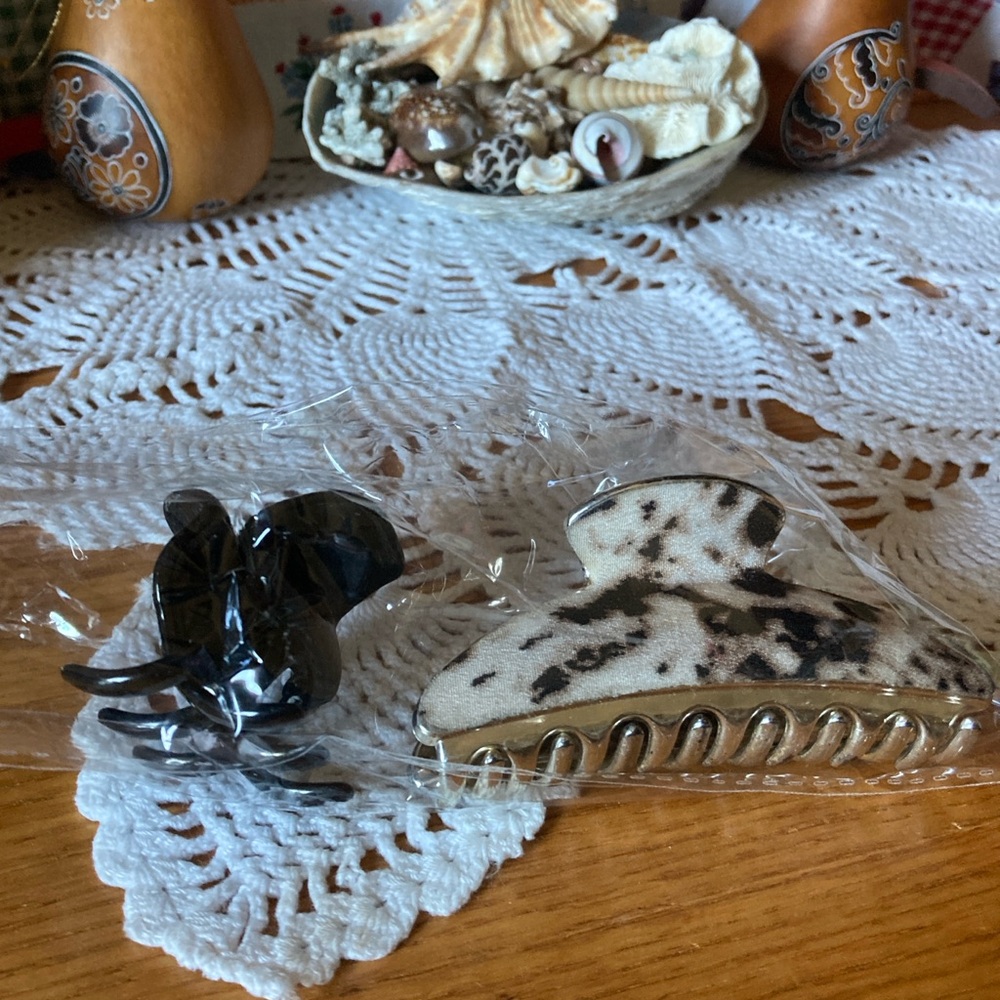 Hair Clips, medium size, 2/Set, Black & light brown and white, w/gold